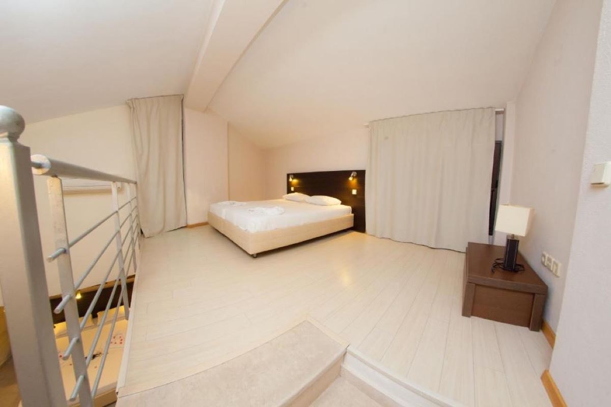 rooms-maisonette-garden-view-balcony