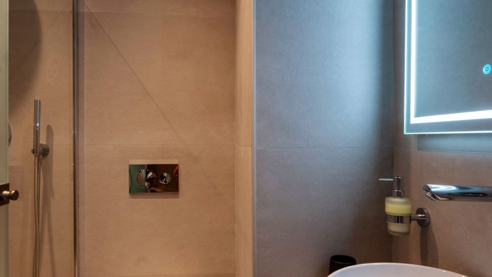 rooms-room-superior-double-balcony-or-terrace