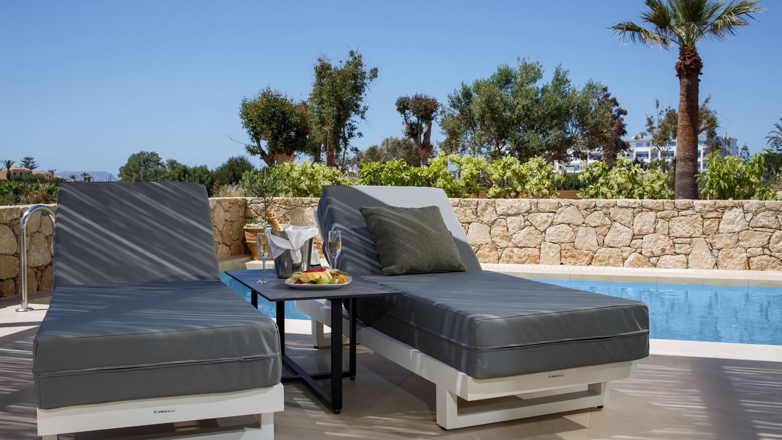 rooms-comfort-room-private-pool