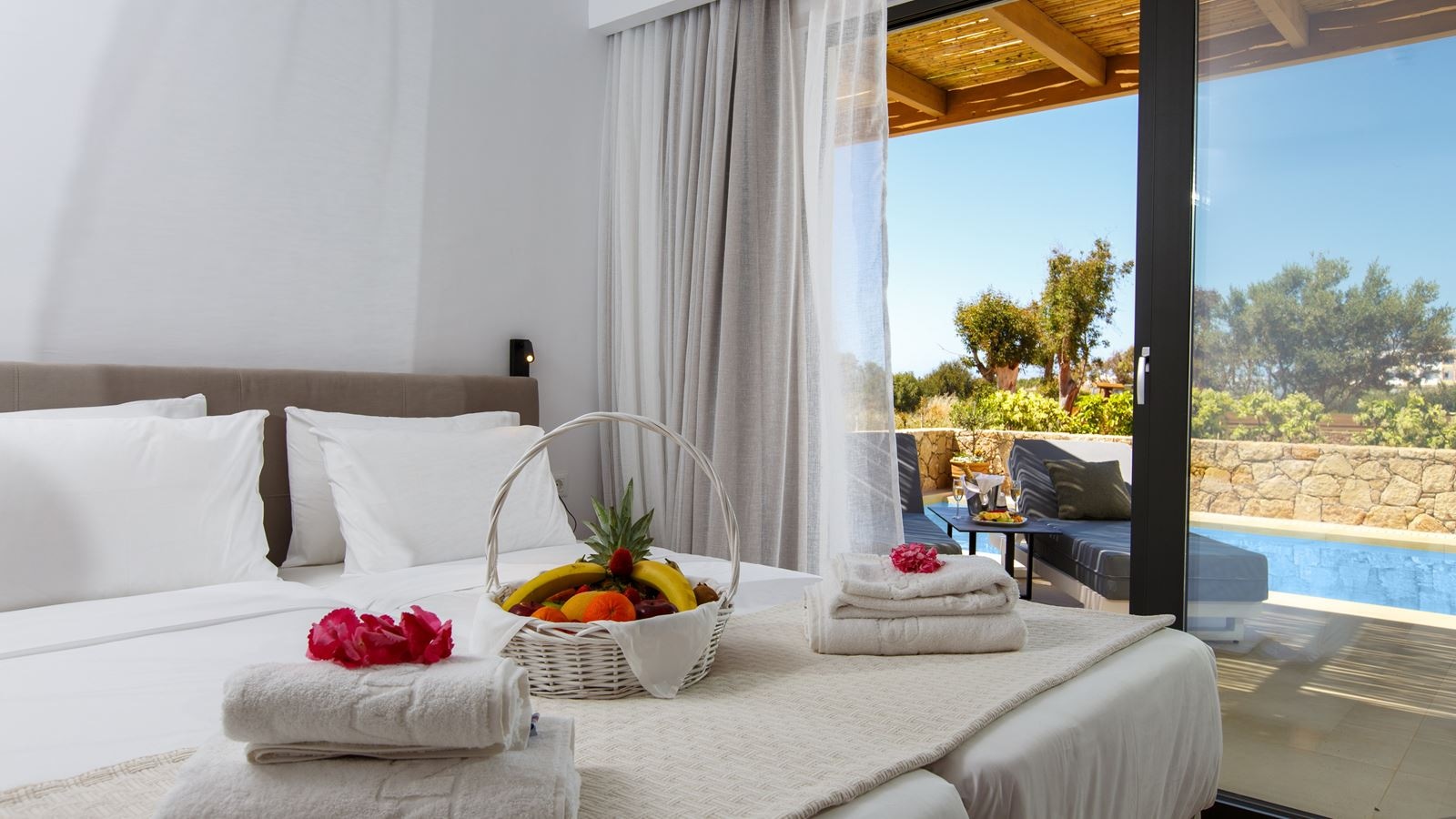 rooms-suite-2-rooms-privatepool