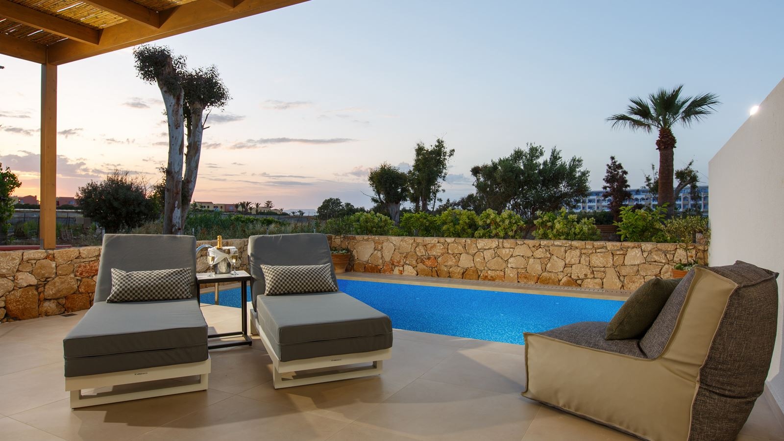 rooms-suite-2-rooms-privatepool