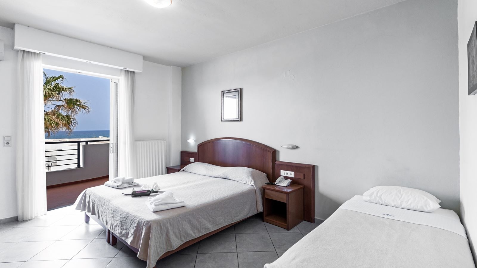 rooms-superior-double-sideseaview