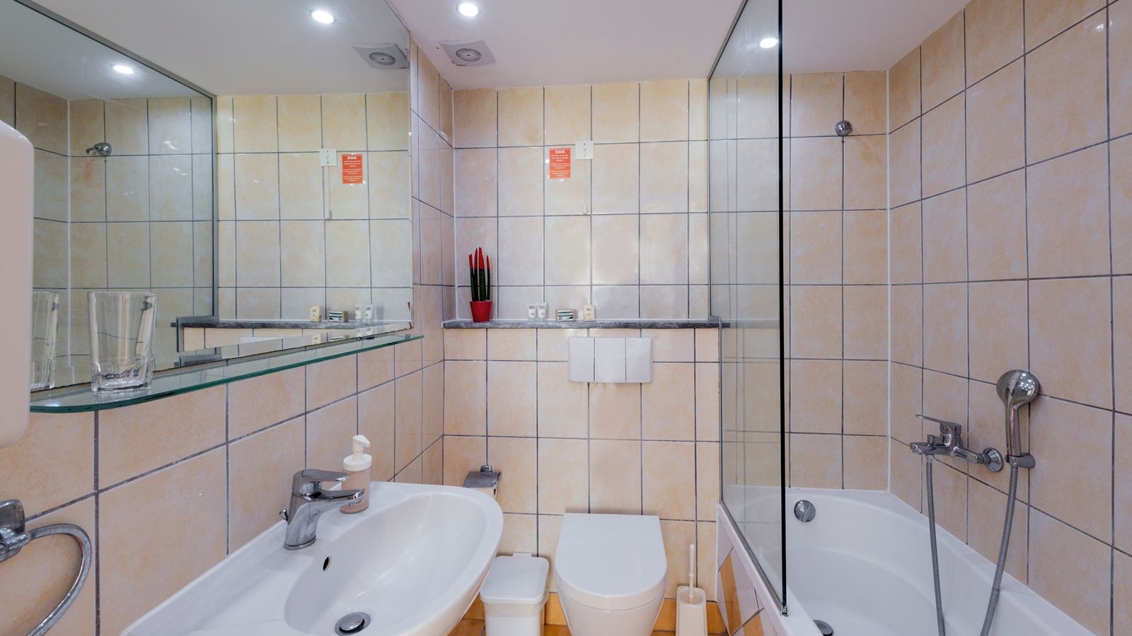 rooms-family-sideseaview