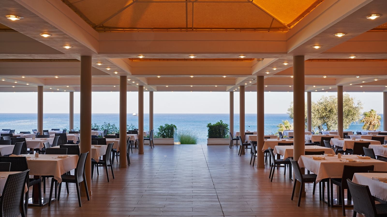 restaurants-main-restaurant-thalassa