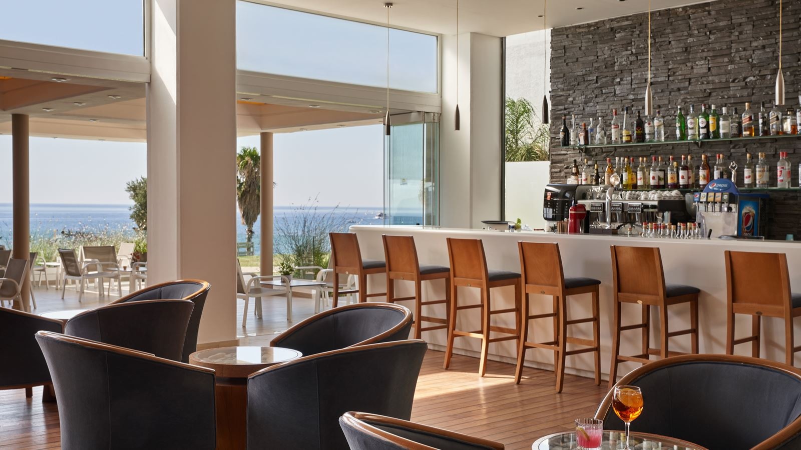 restaurants-lobby-bar-onar