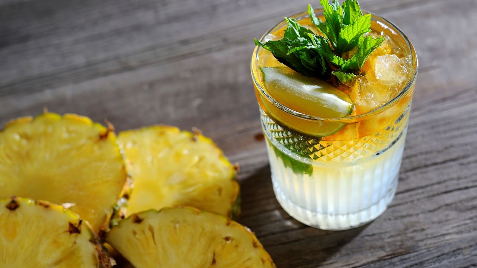 bars-gardens-pool--bar