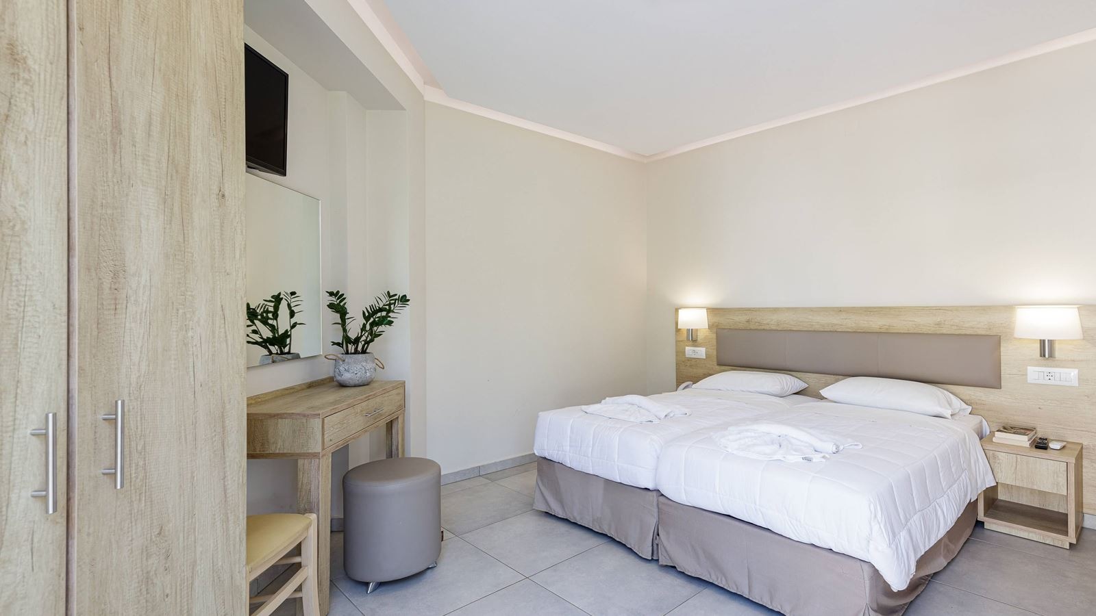 rooms-room-superior-double-gardenview