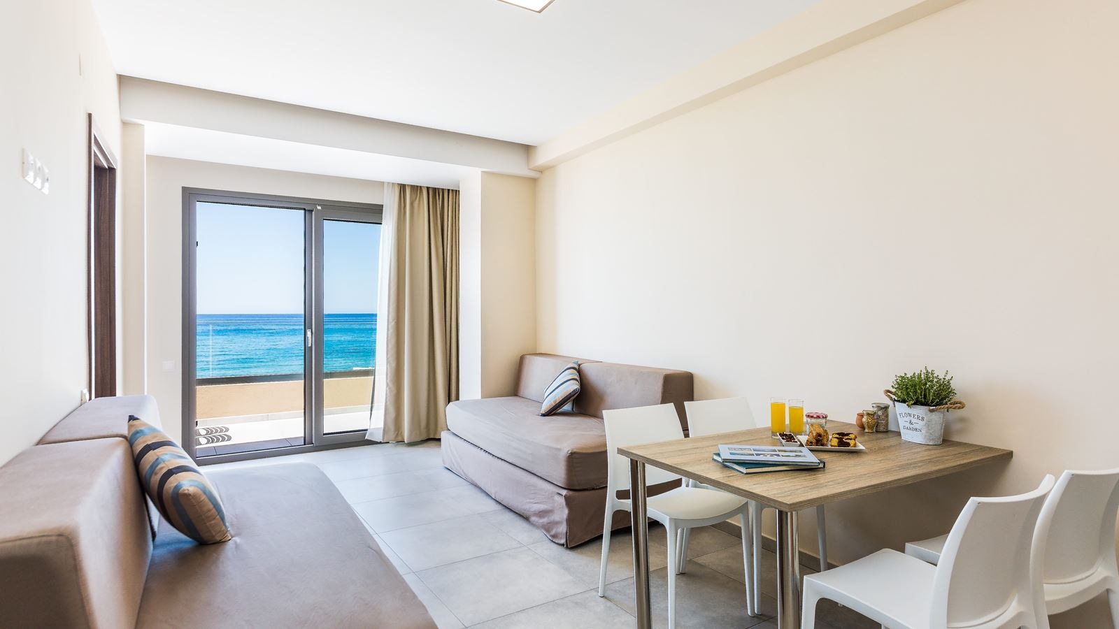 rooms-apartment-superior--quadruple-1-bedroom-balcony-or-terrace