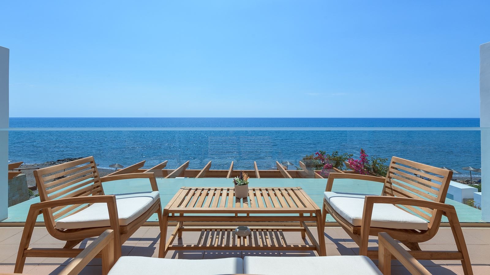 rooms-platinum-beach-room-sea-view