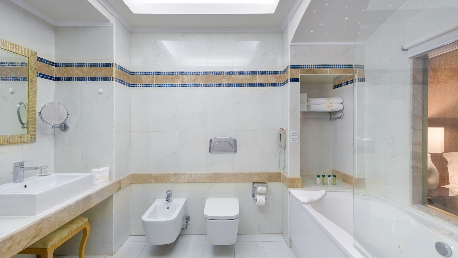 rooms-deluxe-room-gardenview-balcony-or-terrace