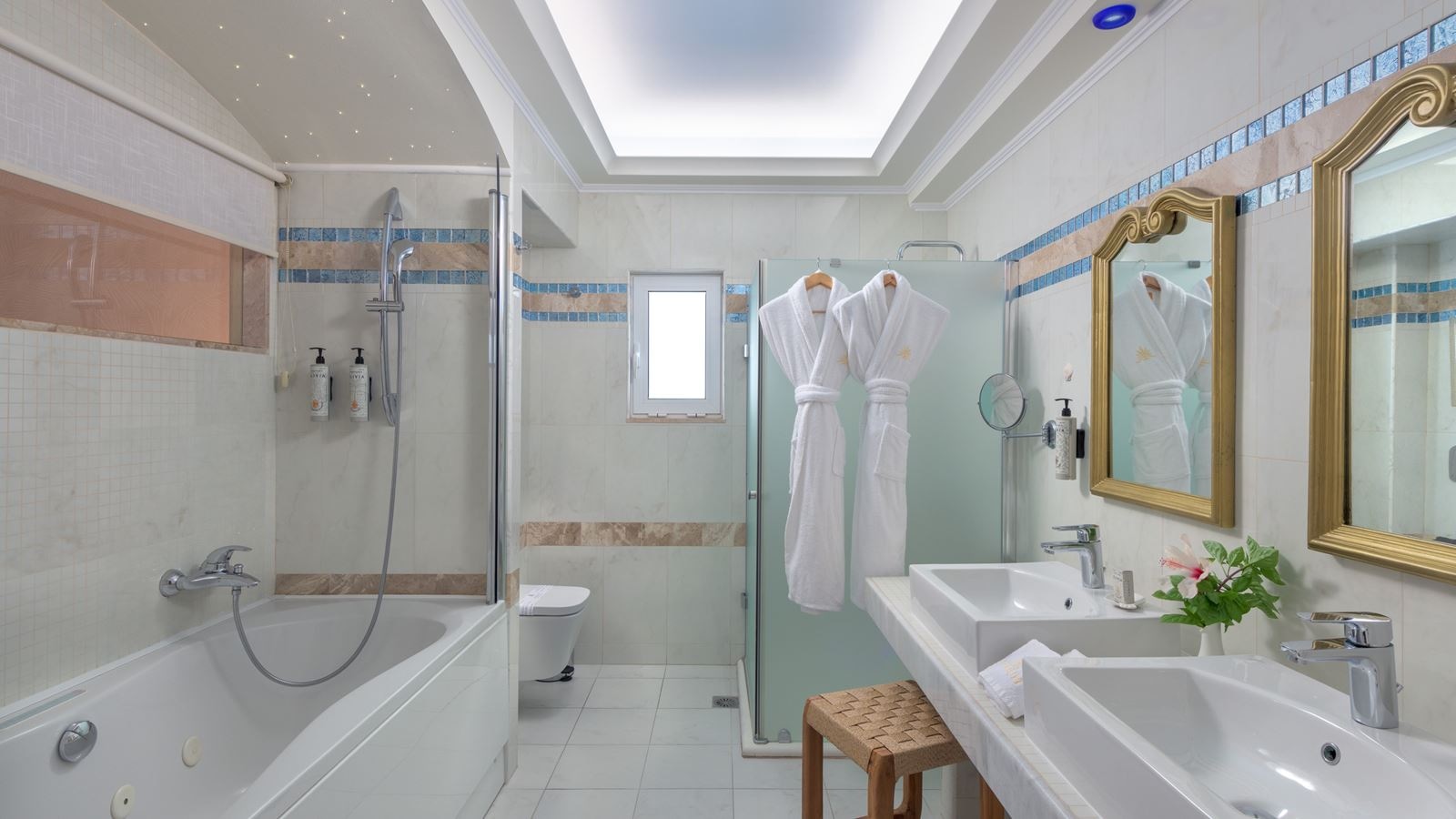 rooms-platinum-beach-room-sea-view