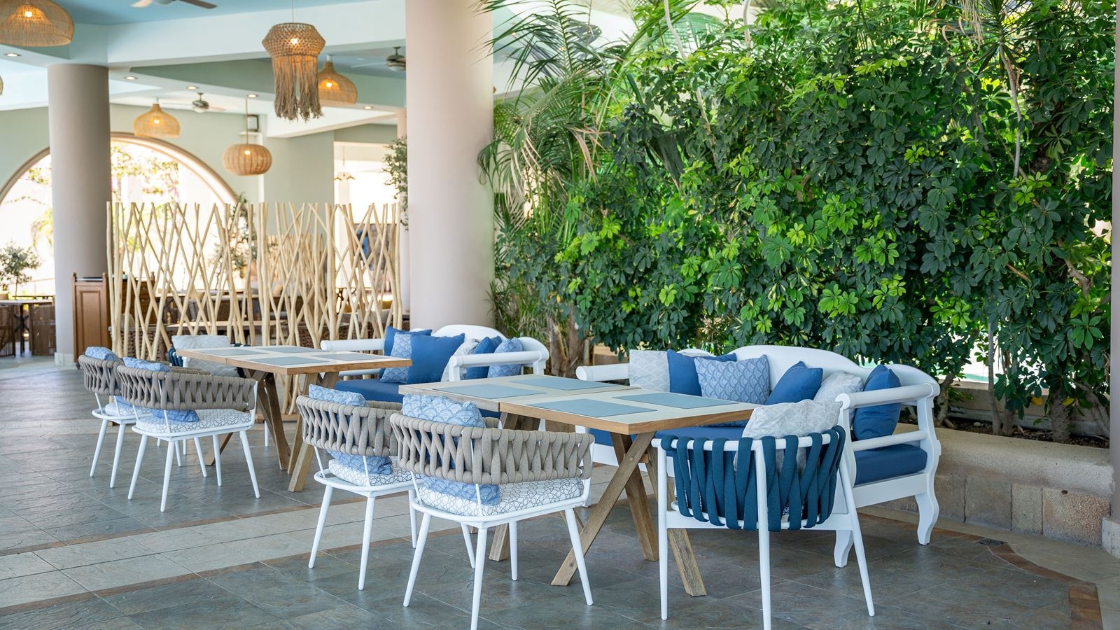 restaurants-lachania-pool-restaurant