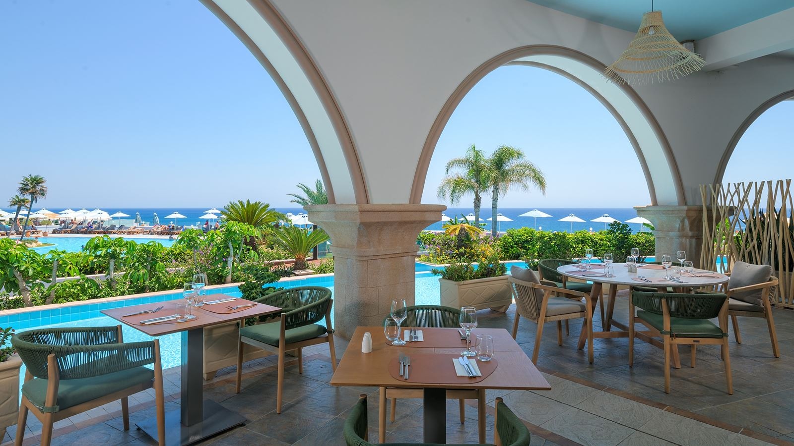 restaurants-prestigio-pool-restaurant