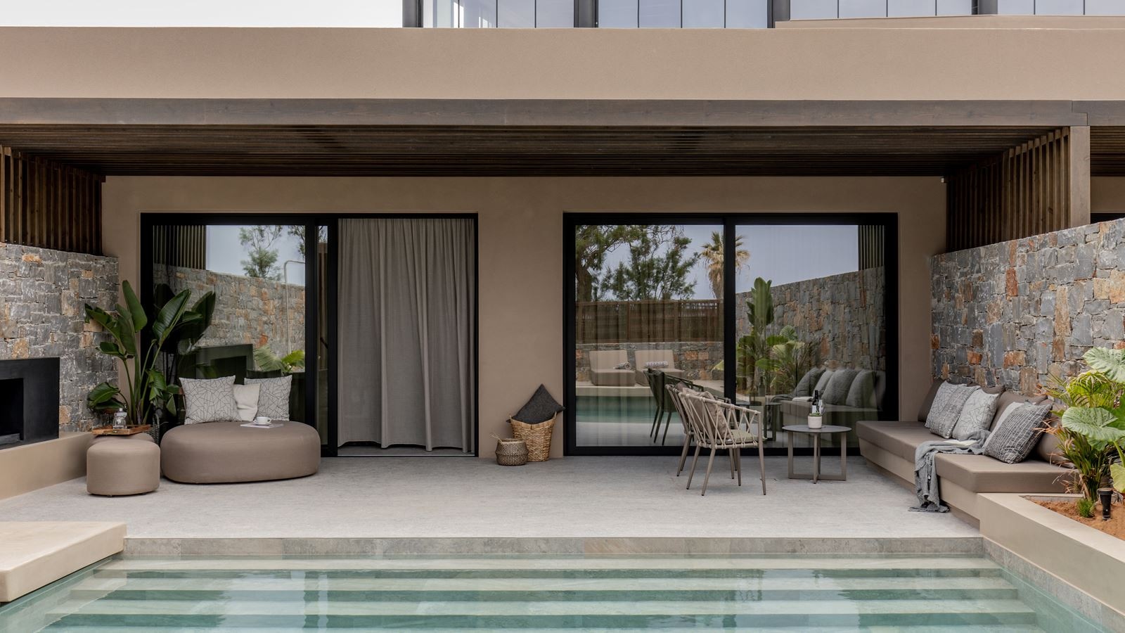 rooms-signature-suite-with-privat-pool-steam-bath