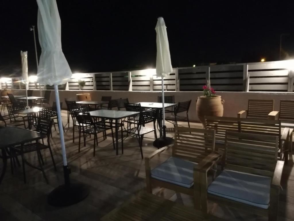 restaurants-restaurant