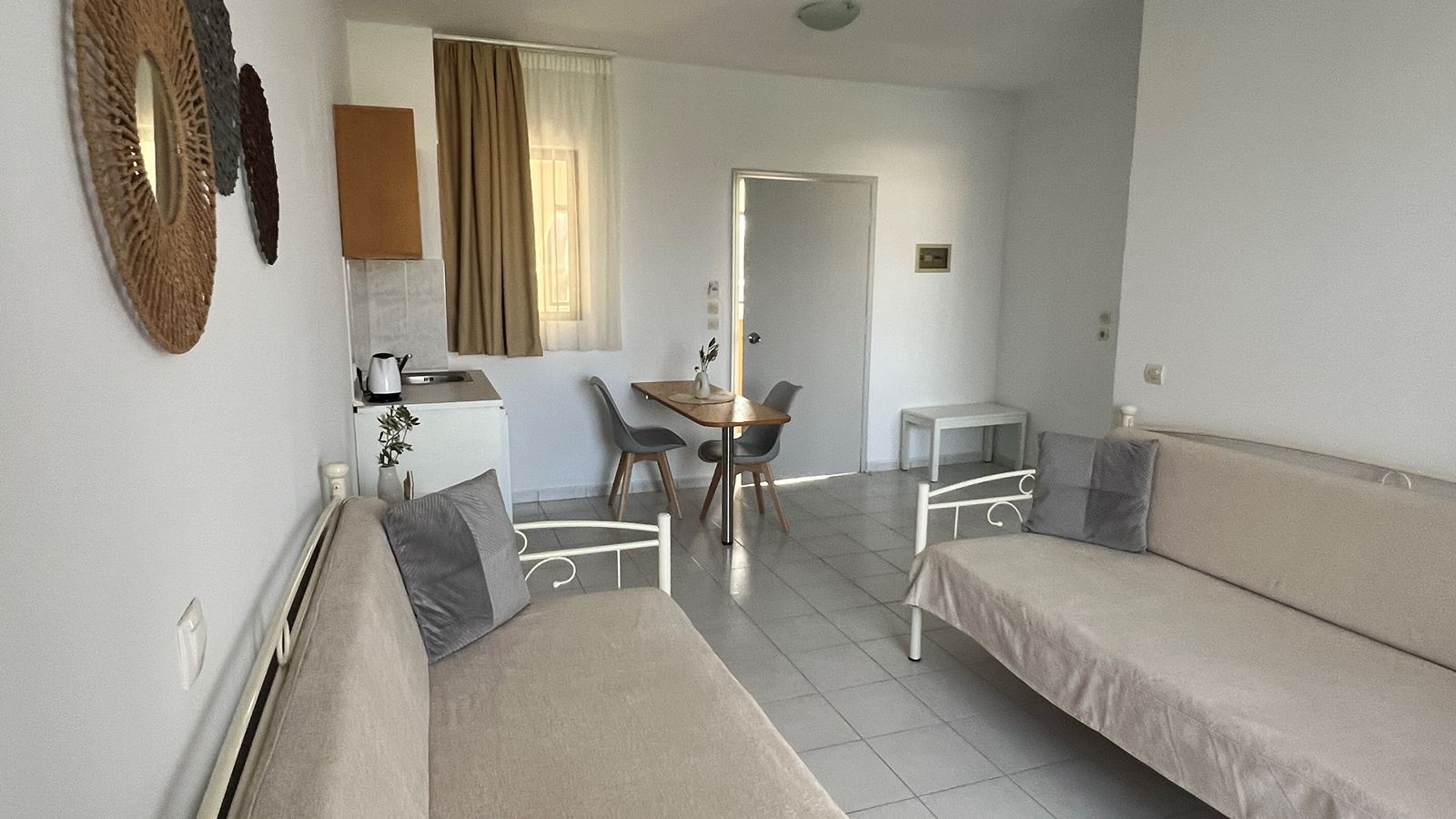 rooms-family-apartment