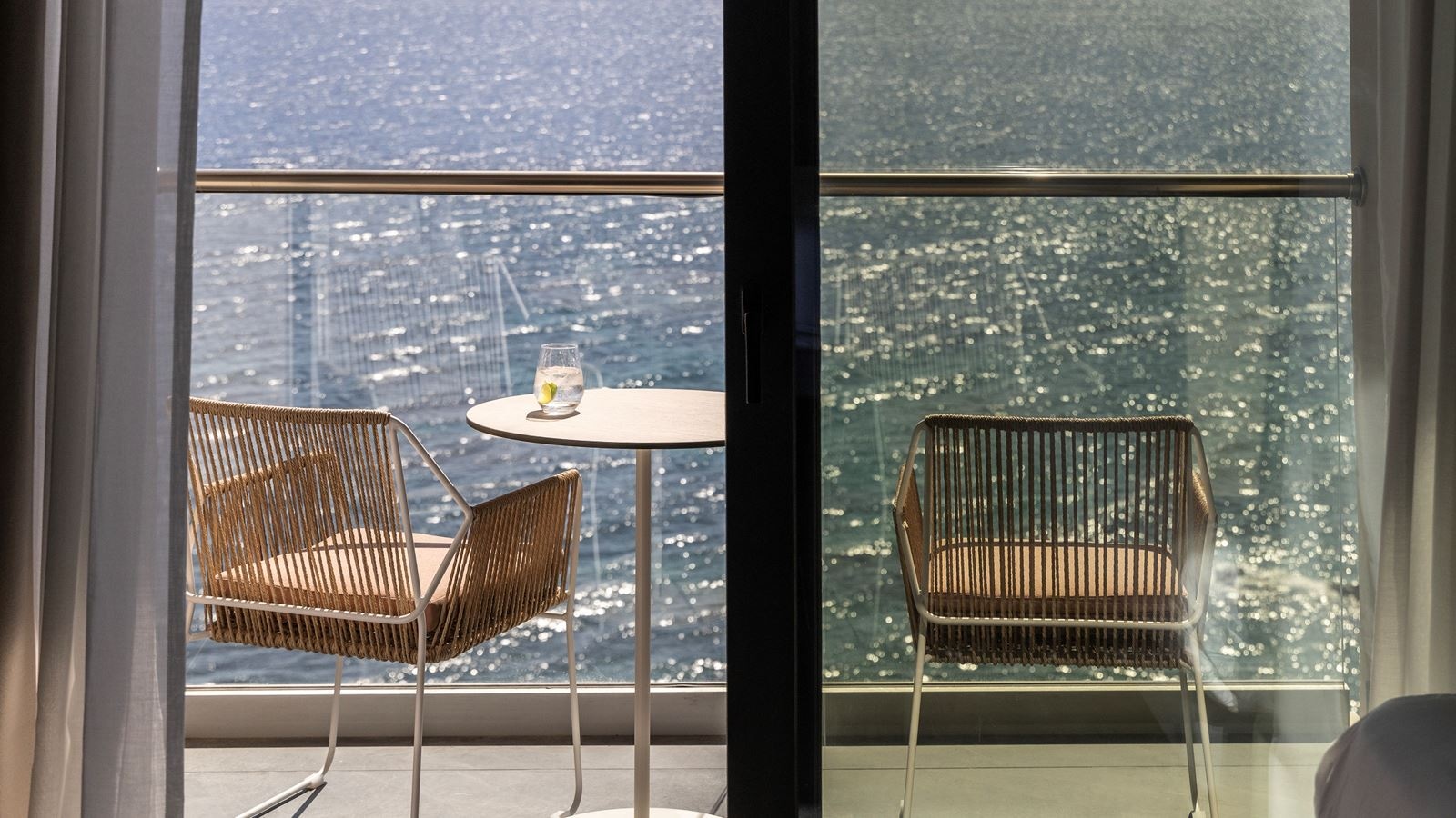 rooms-superior-room-sea-front