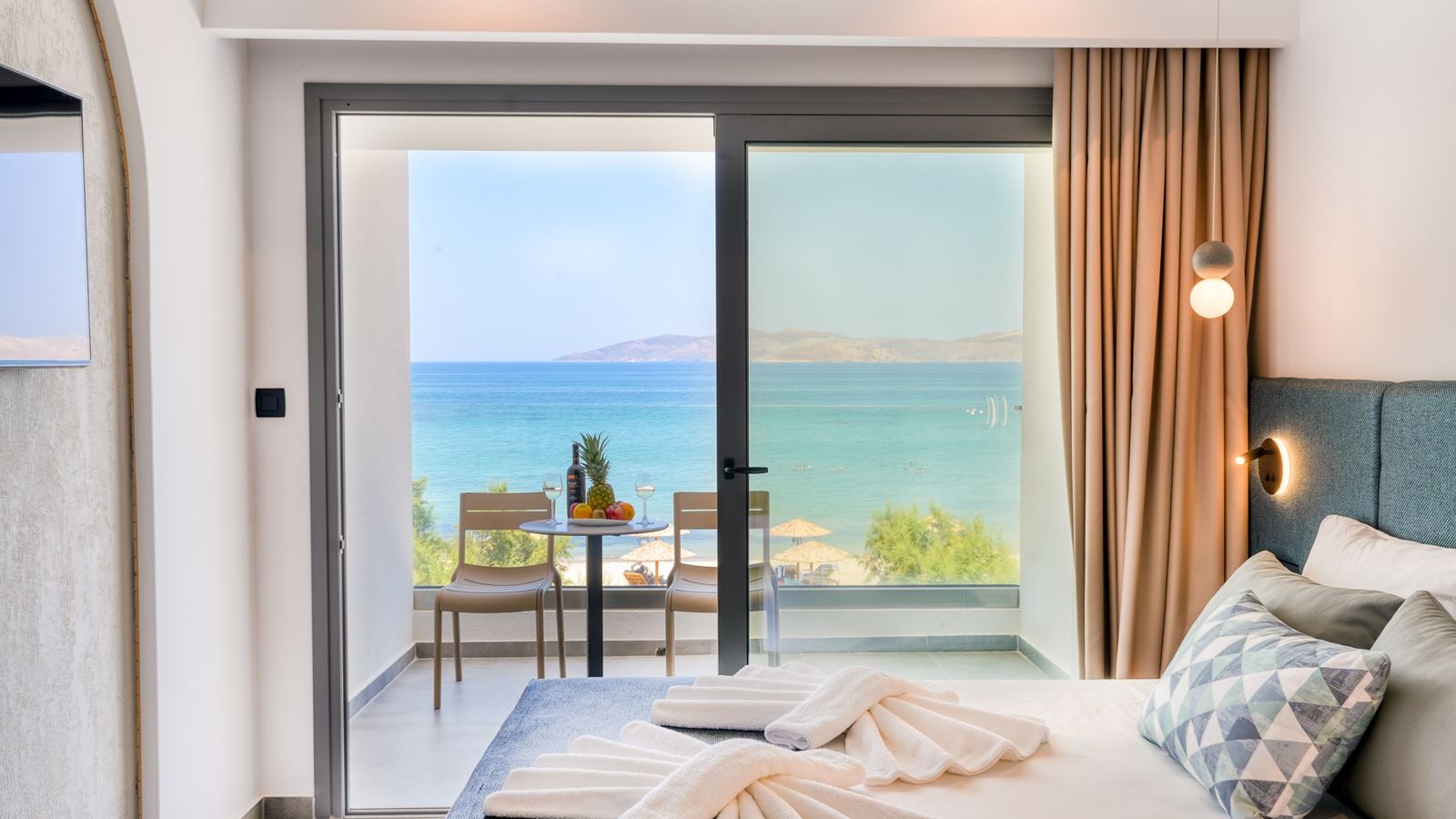 rooms-deluxe-double-room-seafront