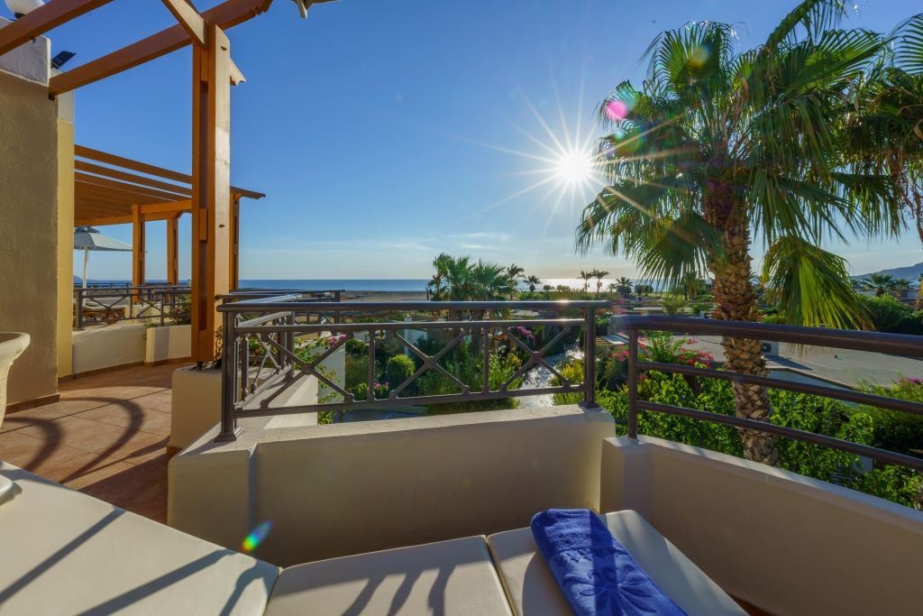 rooms-superior-family-suite-sea-view--signature-collection