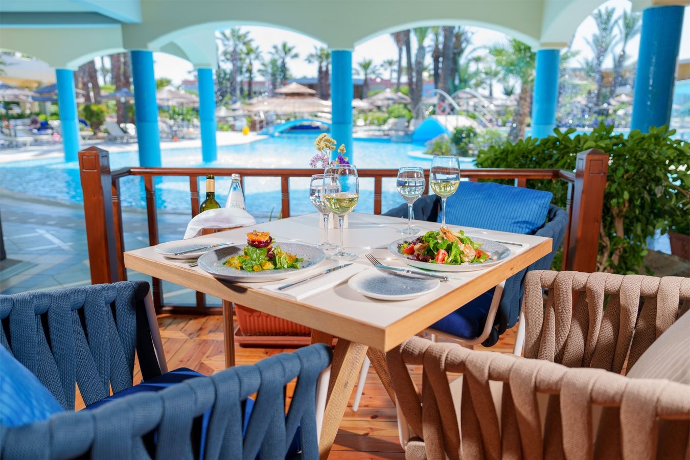 restaurants-mesogeos-mediterranean-pool-restaurant