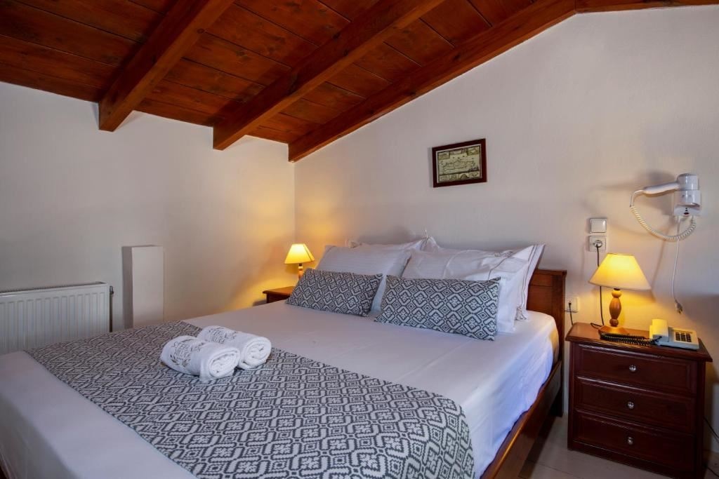 rooms-suite-1-bedroom-deluxe-with-outdoor-jacuzzi-panoramic-sea-view