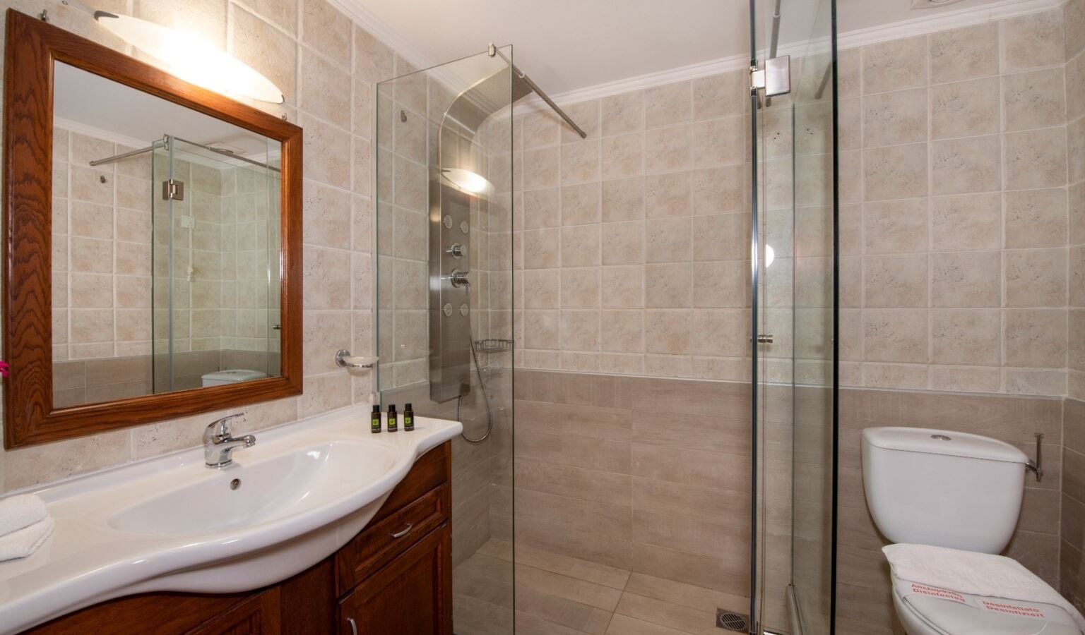 rooms-suite-1-bedroom-deluxe-with-outdoor-jacuzzi-panoramic-sea-view