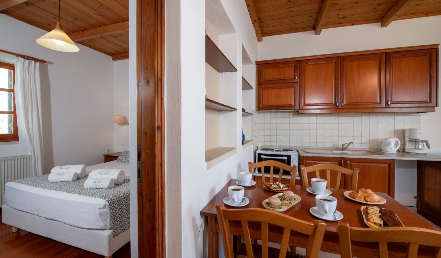 rooms-suite-2-bedrooms-family-superior-panoramic-sea-view