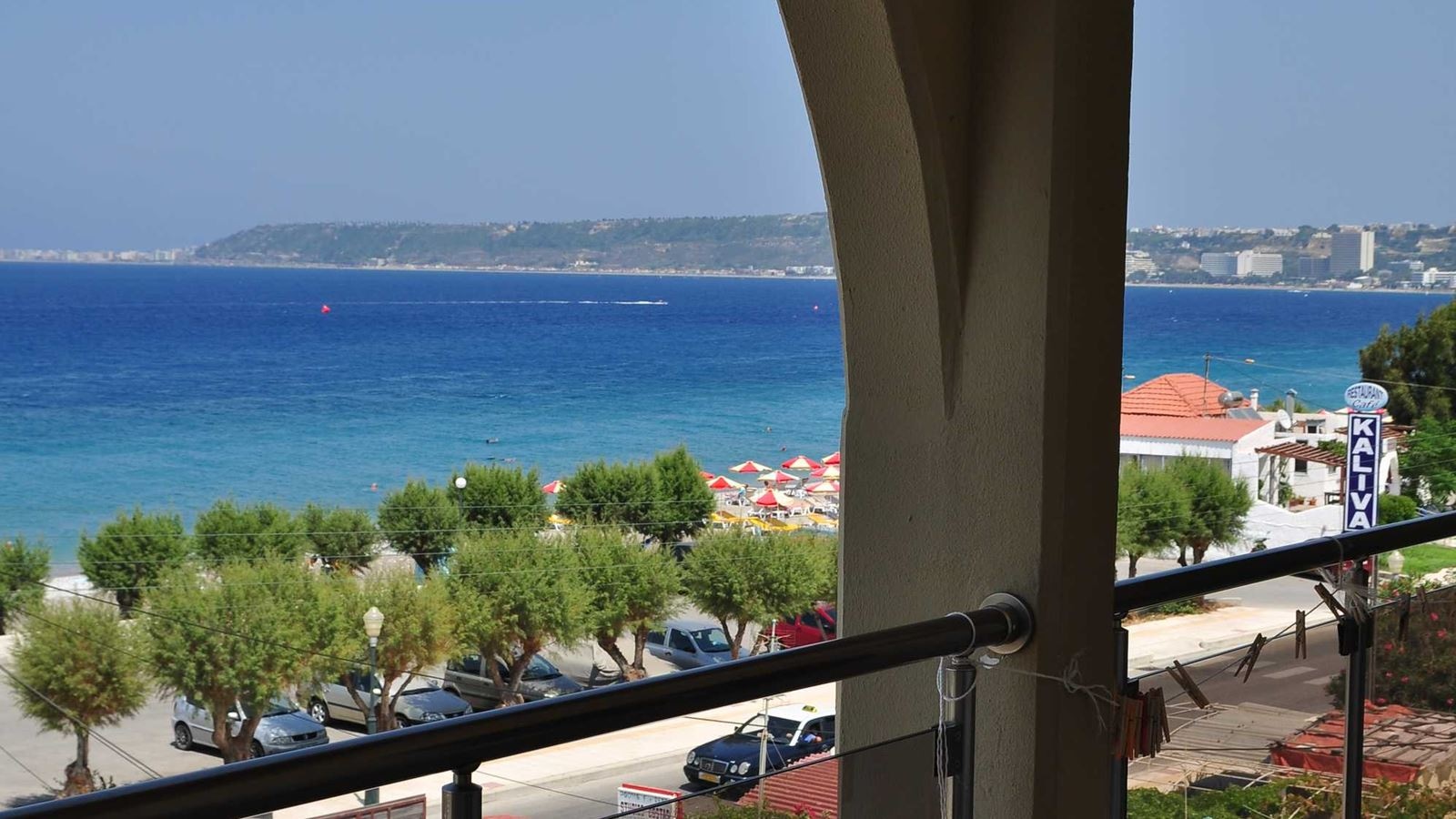 rooms-family-room-1-bedroom-with-balcony