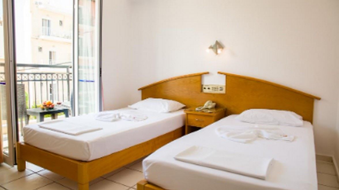 rooms-room-twin-balcony-or-terrace