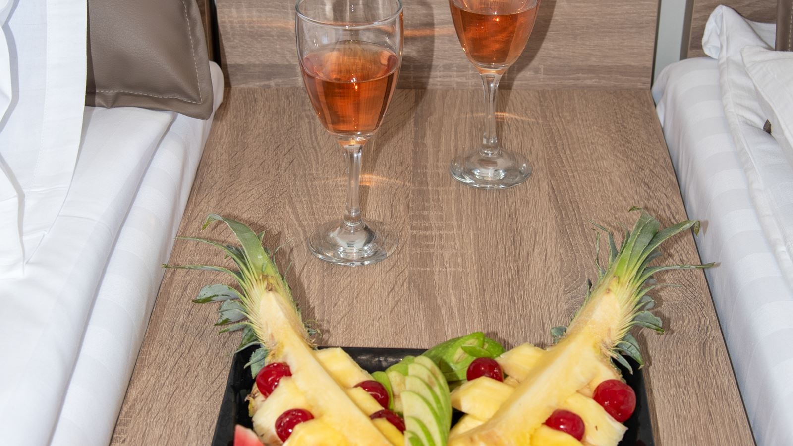 rooms-double-pool-view