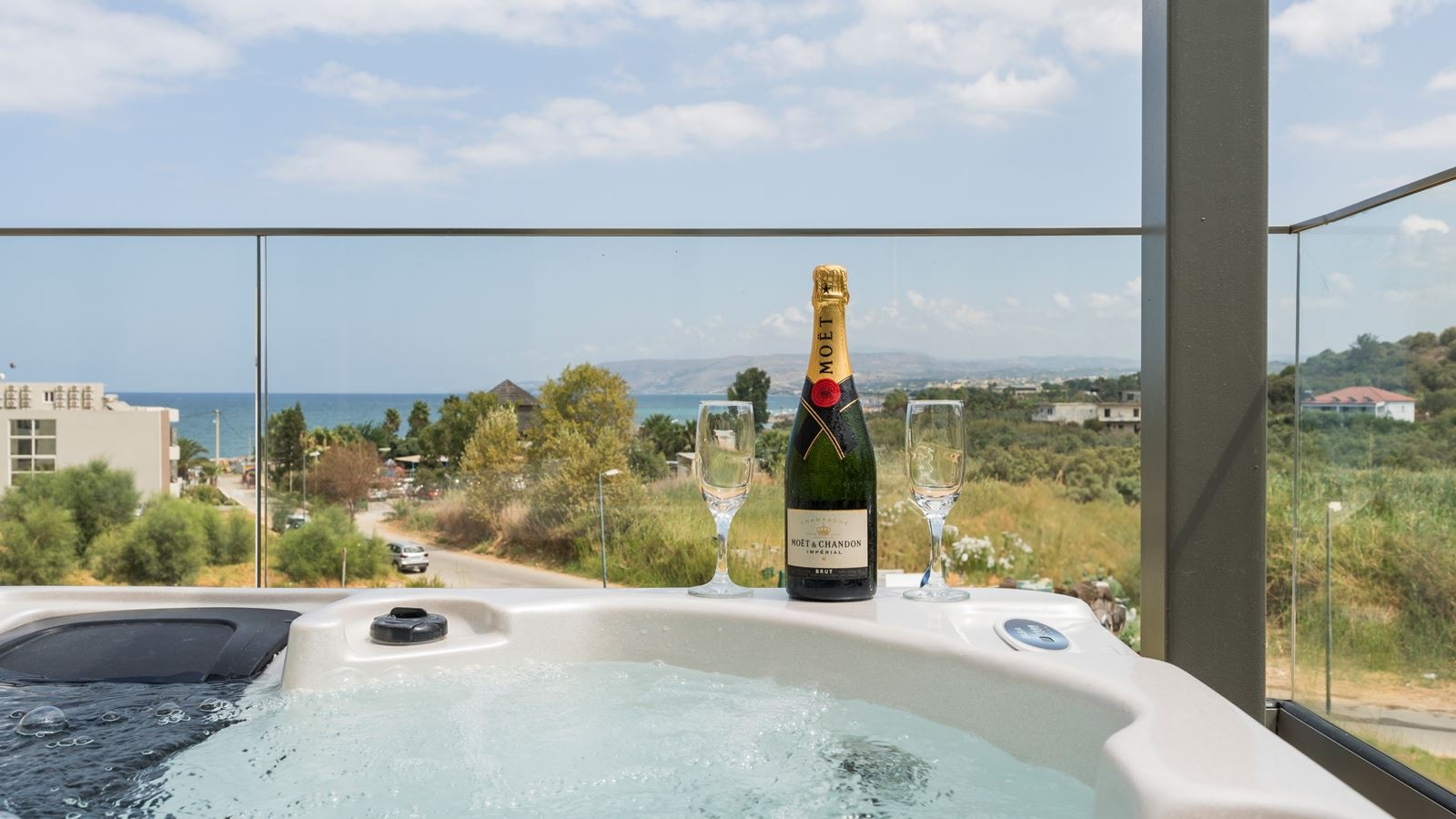 rooms-suite-with-jacuzzi