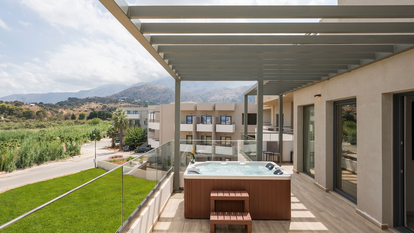 rooms-suite-with-jacuzzi