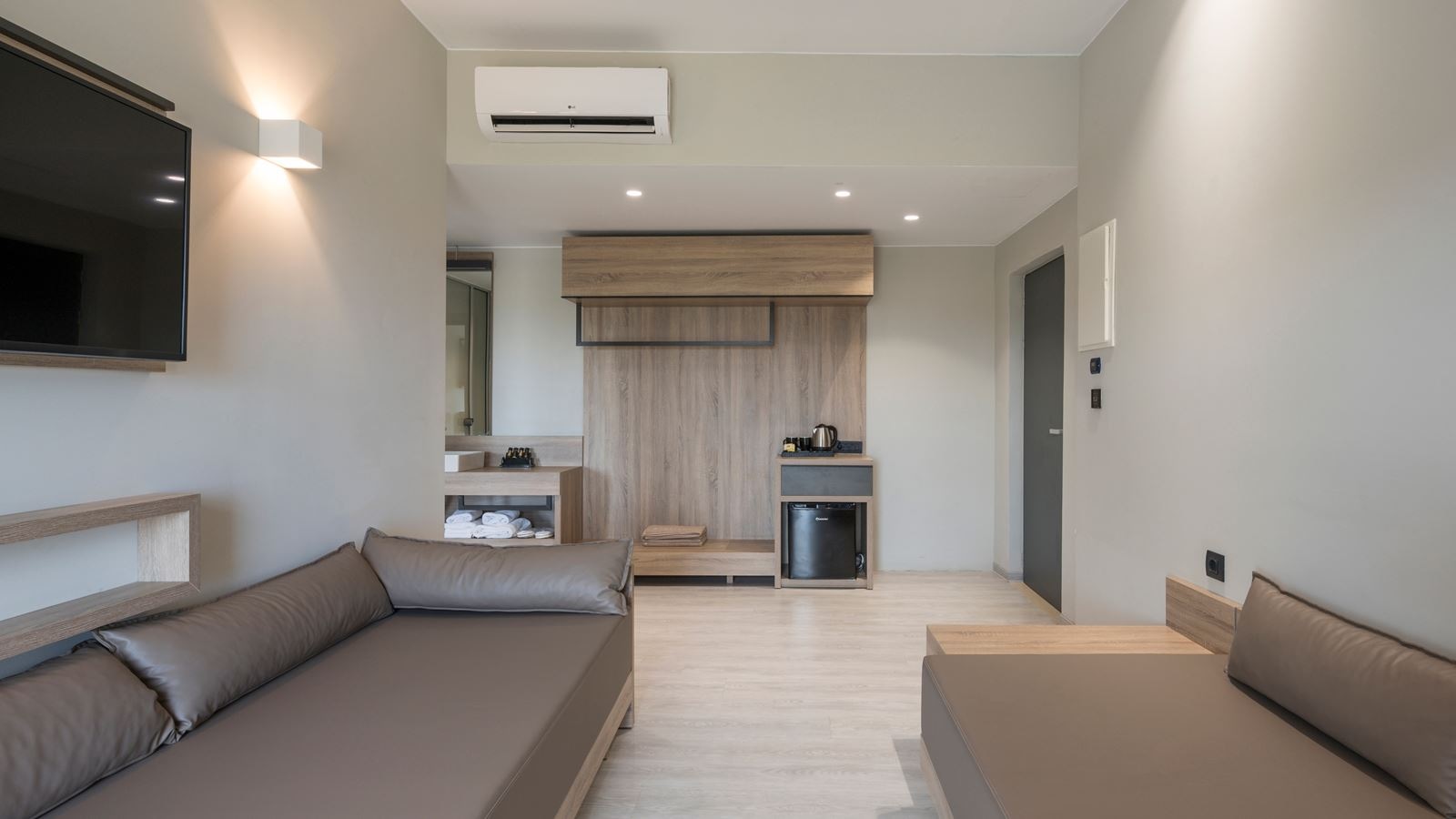 rooms-suite-with-jacuzzi