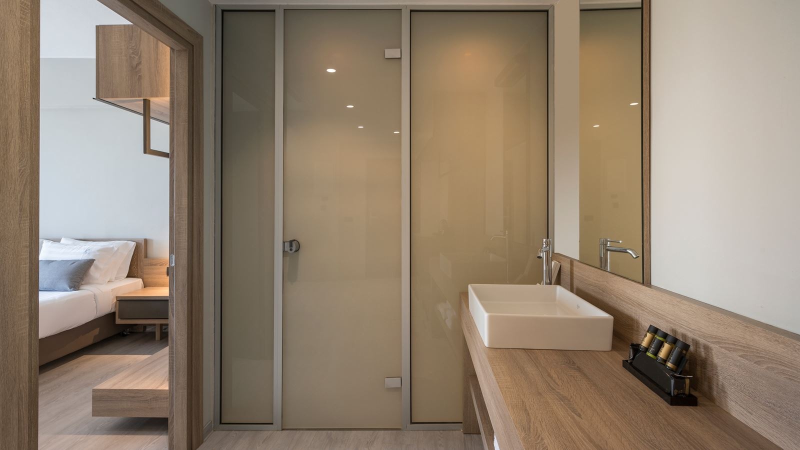 rooms-suite-with-jacuzzi