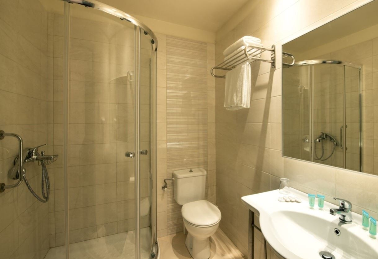 rooms-family-garden-view