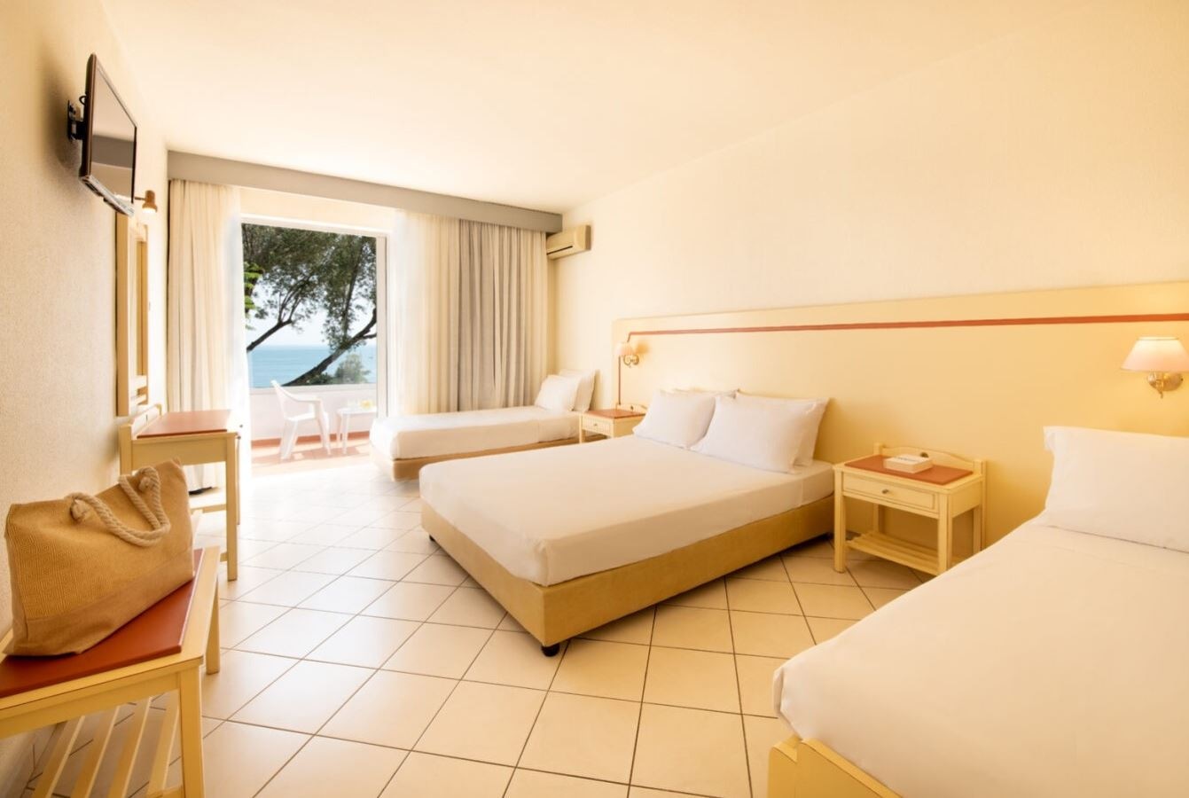 rooms-quadruple-garden-view