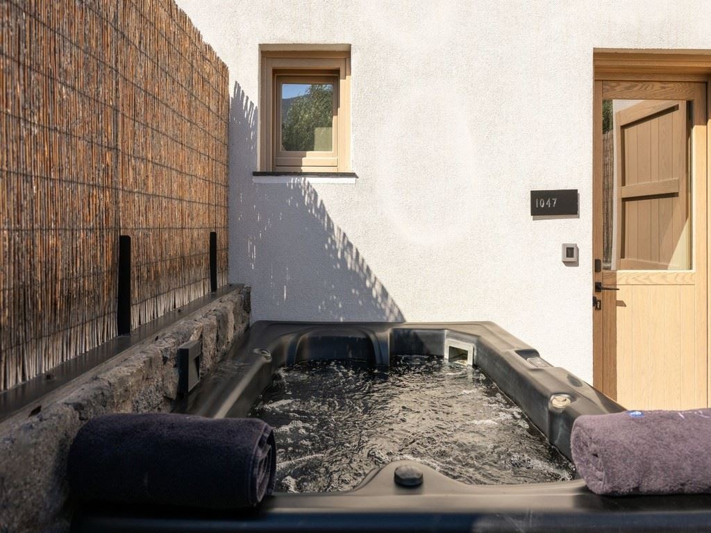 rooms-premium-room-with-terrace-and-private-whirlpool