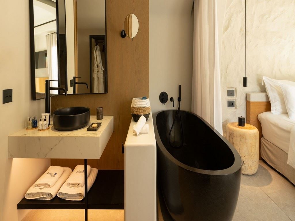 rooms-junior-suite-with-terrace-and-private-plunge-pool