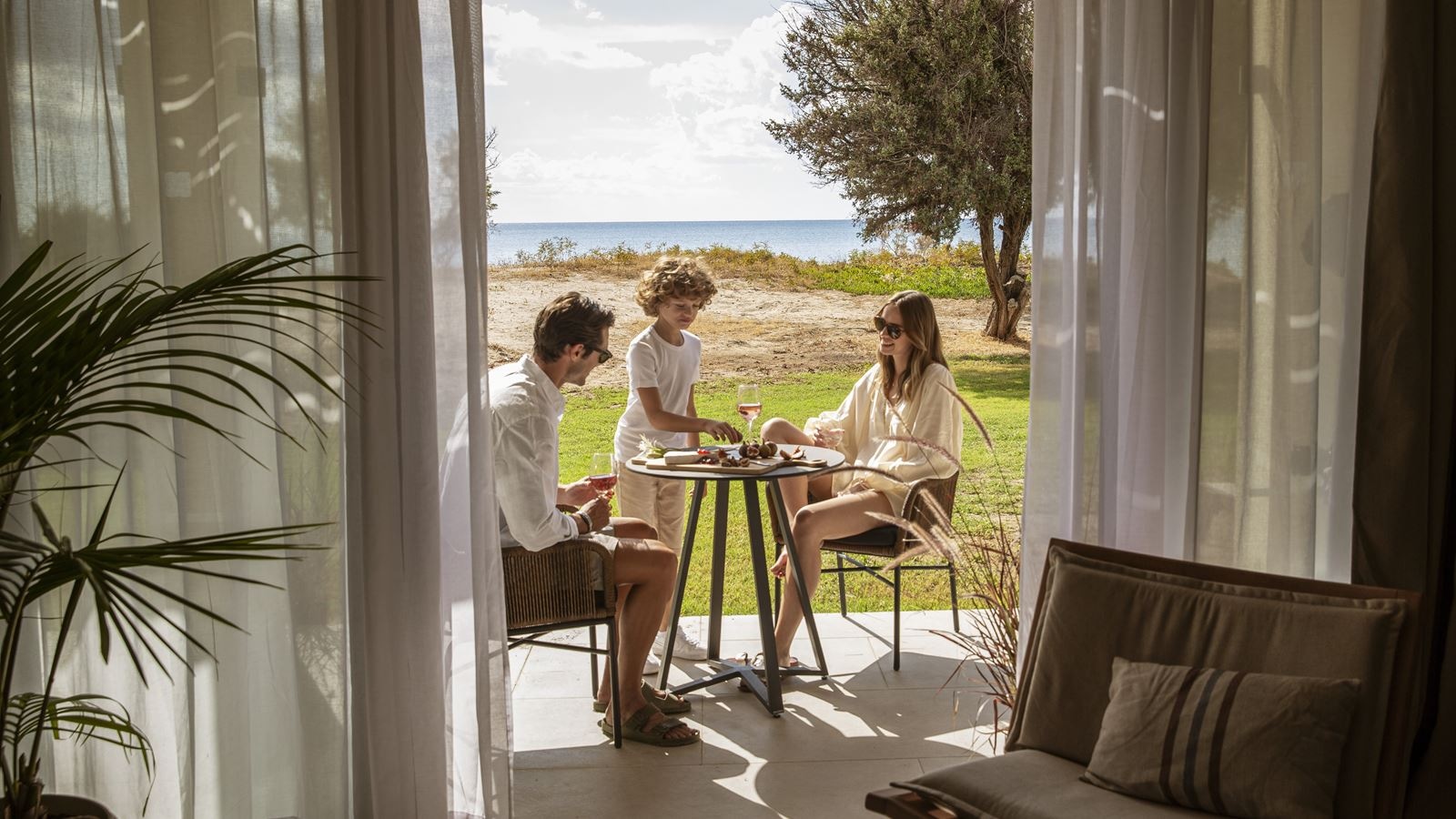 rooms-sapphire-lush-two-bedroom-suite