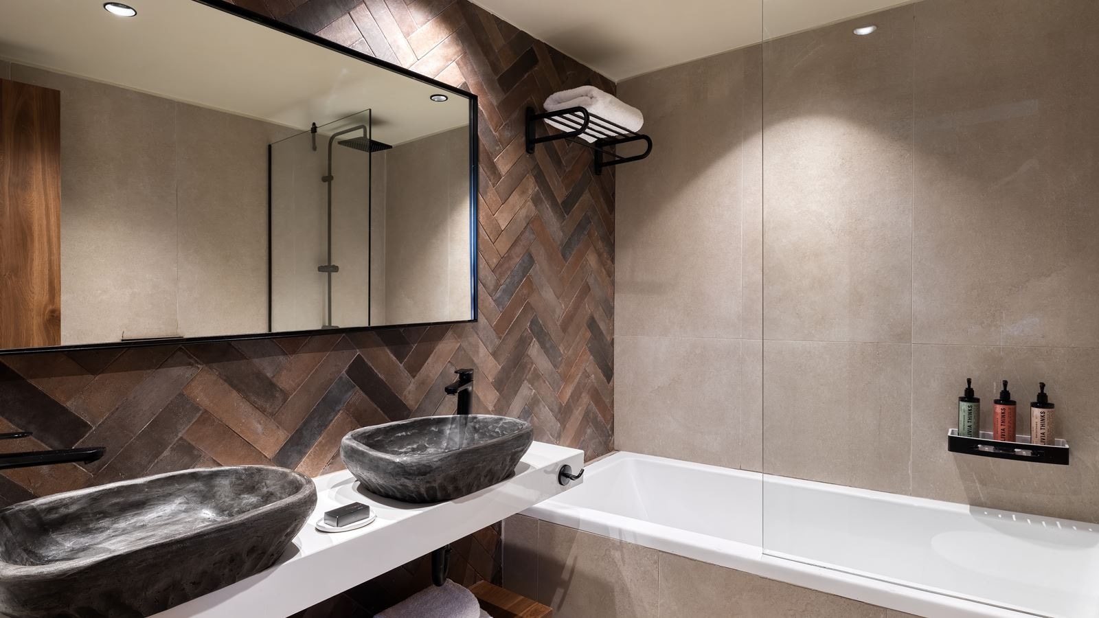 rooms-sapphire-lush-two-bedroom-suite