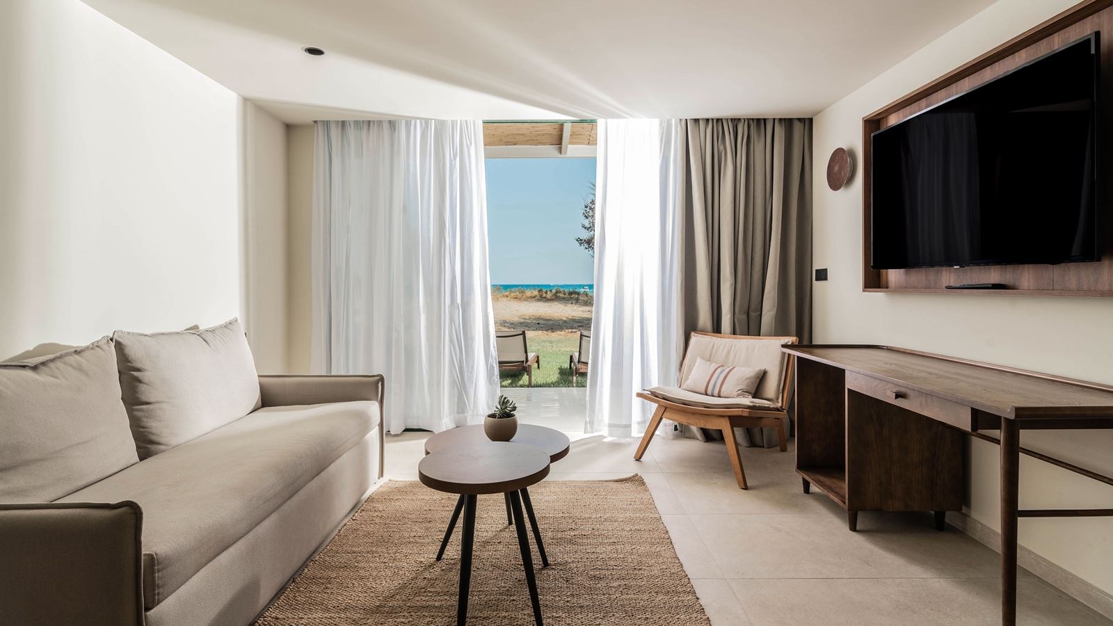 rooms-sapphire-lush-two-bedroom-suite