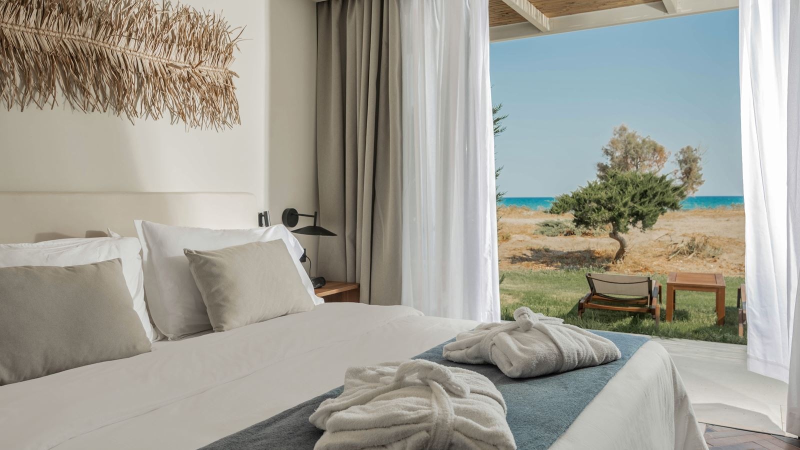 rooms-sapphire-lush-two-bedroom-suite