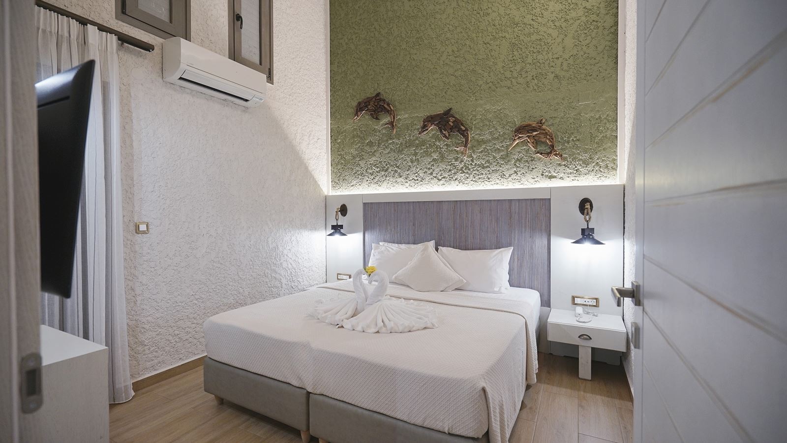 rooms-superior-deluxe-apartment-balcony-or-terrace