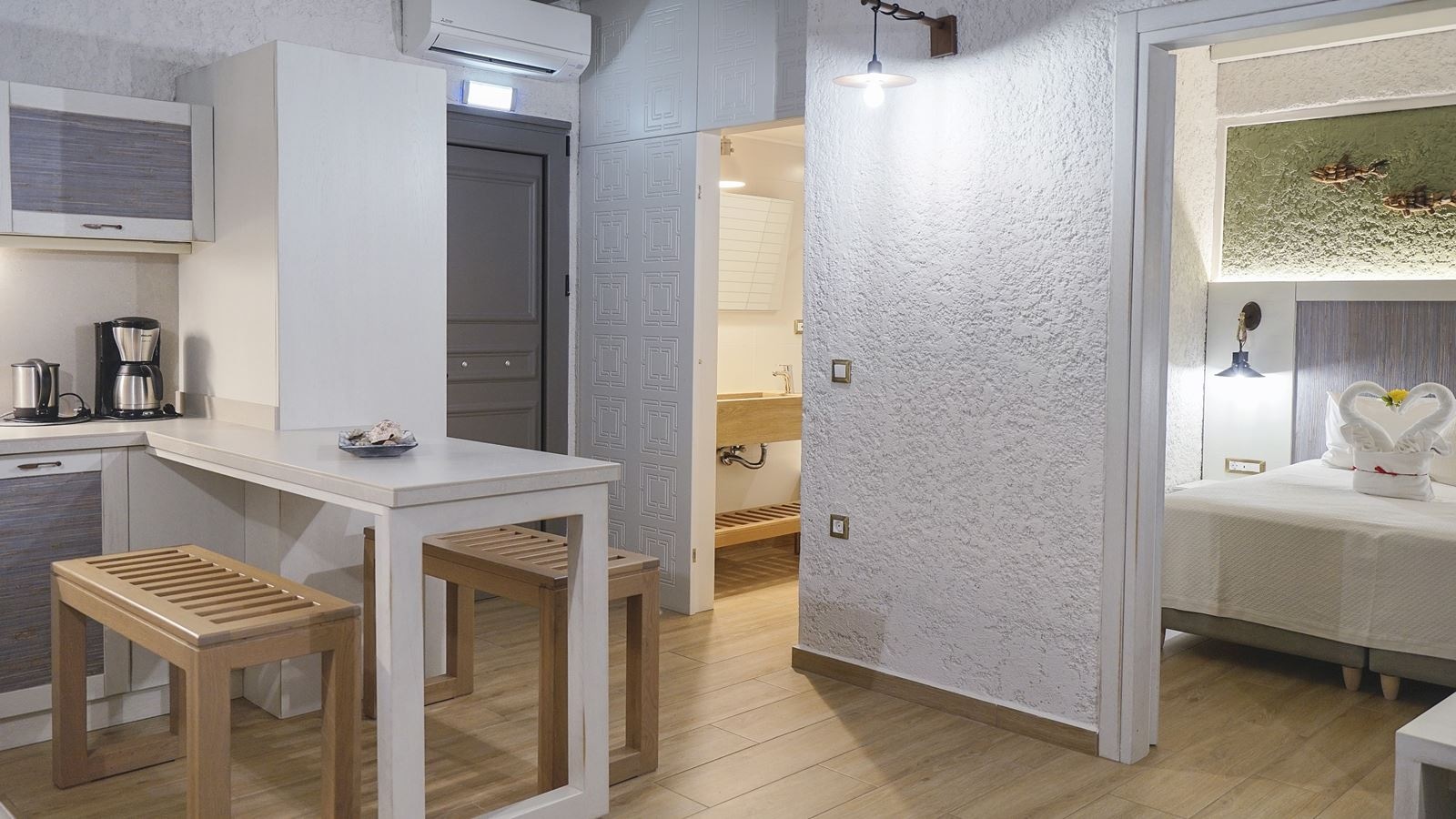 rooms-superior-deluxe-apartment-balcony-or-terrace