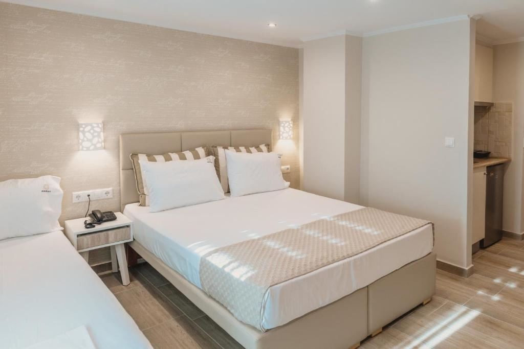 rooms-family-deluxe-room-balcony-or-terrace