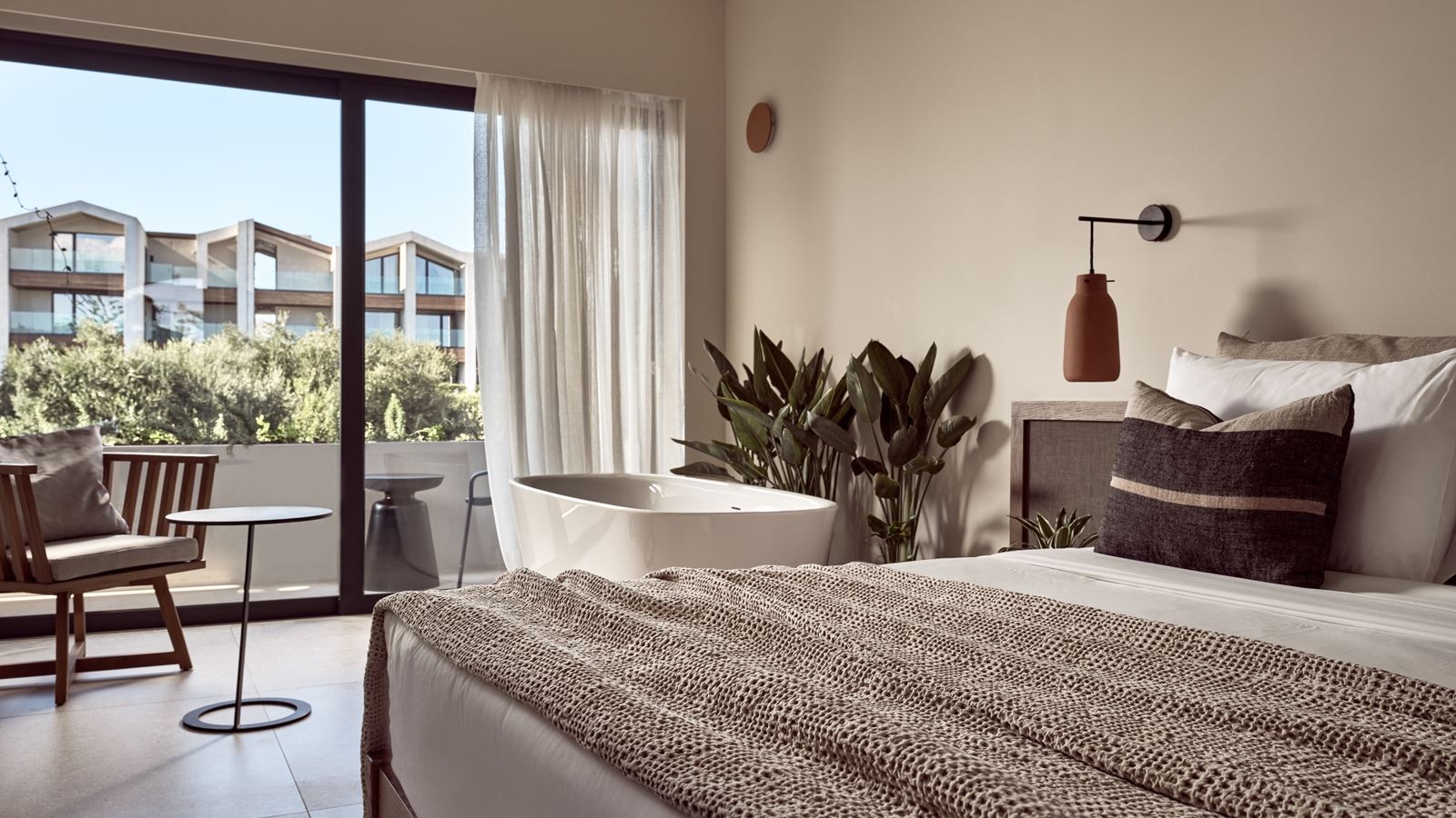 rooms-junior-suite-first-floor-with-indoor-jacuzzi