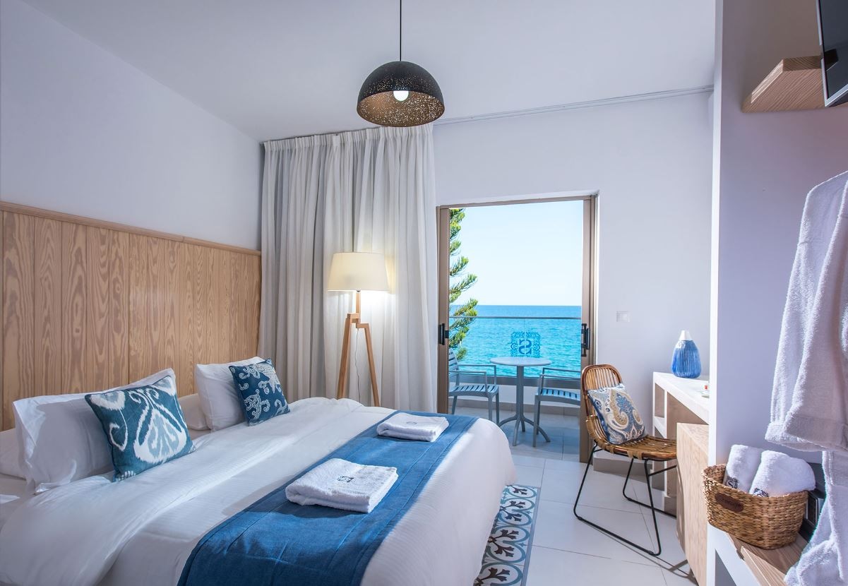 rooms-double-deluxe-room-seaview-balcony