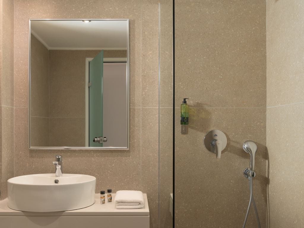 rooms-junior-suite-swim-up-garden-or-mountain-view