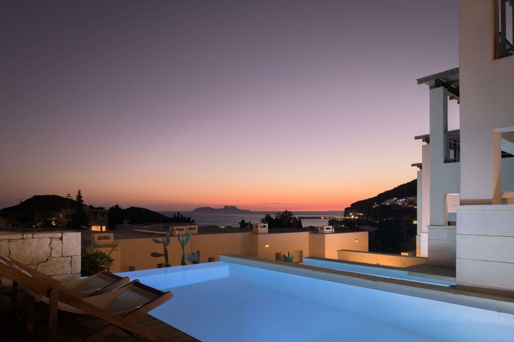 rooms-junior-suite-private-pool-sea-view