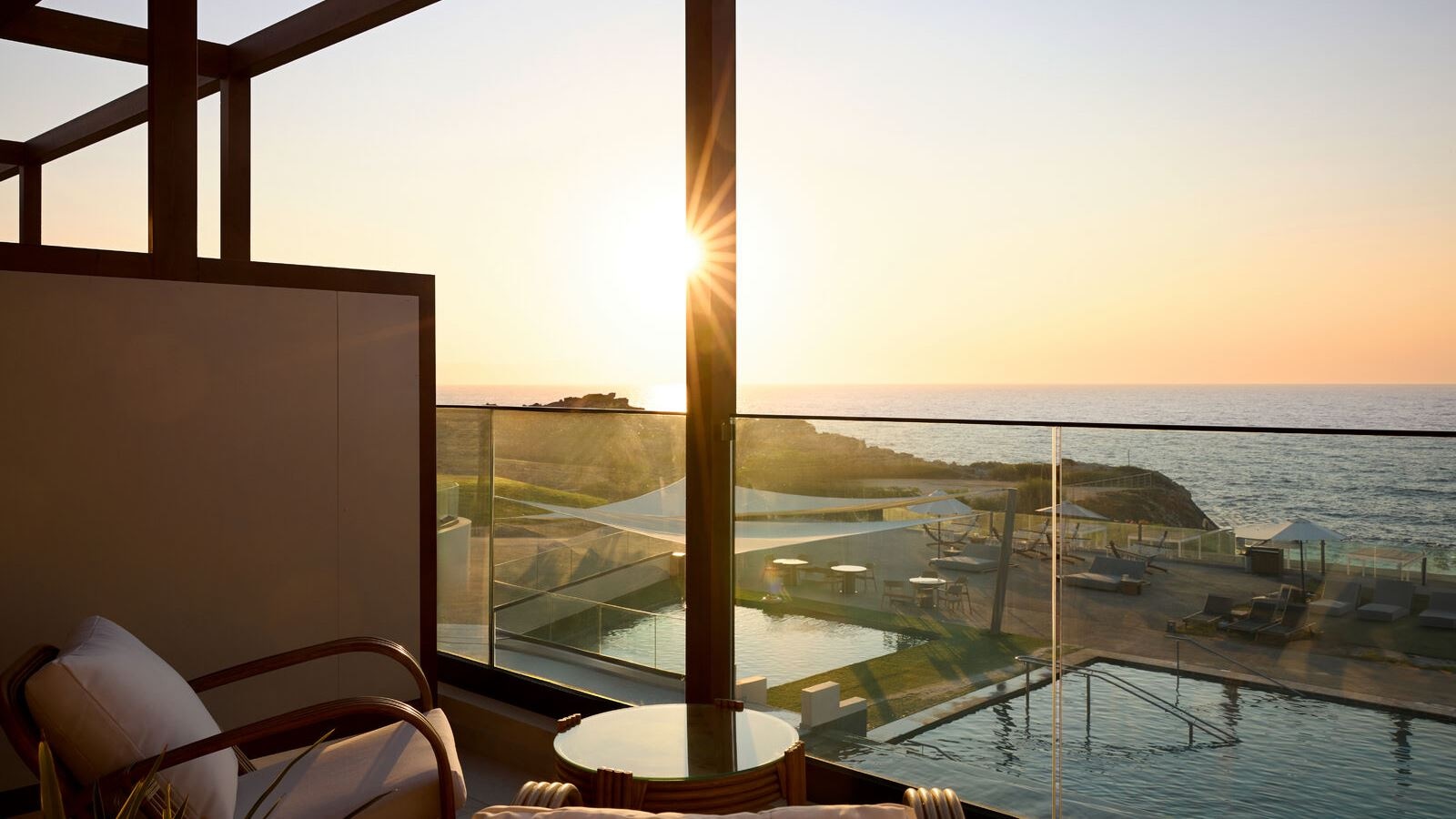 rooms-infinite-sea-view-escape